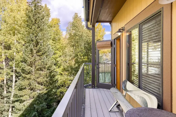 2796 Slopeside 2 Bedroom Condo by RedAwning