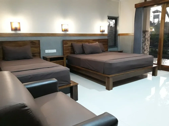 Deluxe Triple room with pool view