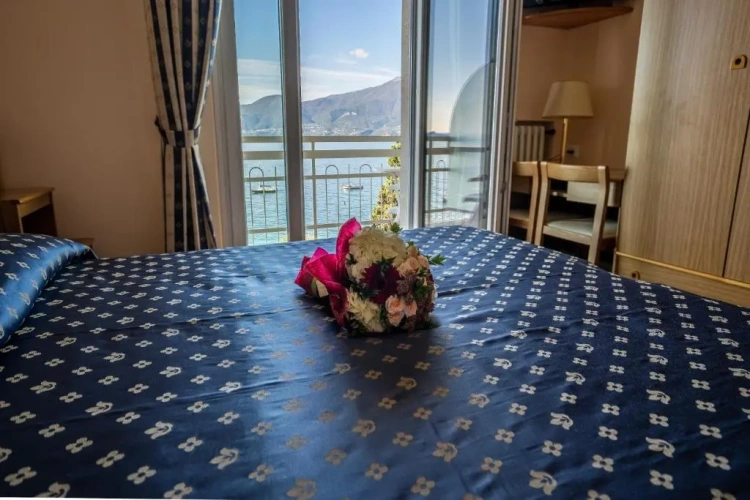 Standard Double room with lake view