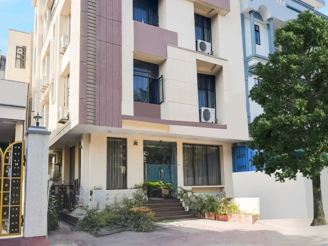 Townhouse Malviya Nagar Fortis Hospital