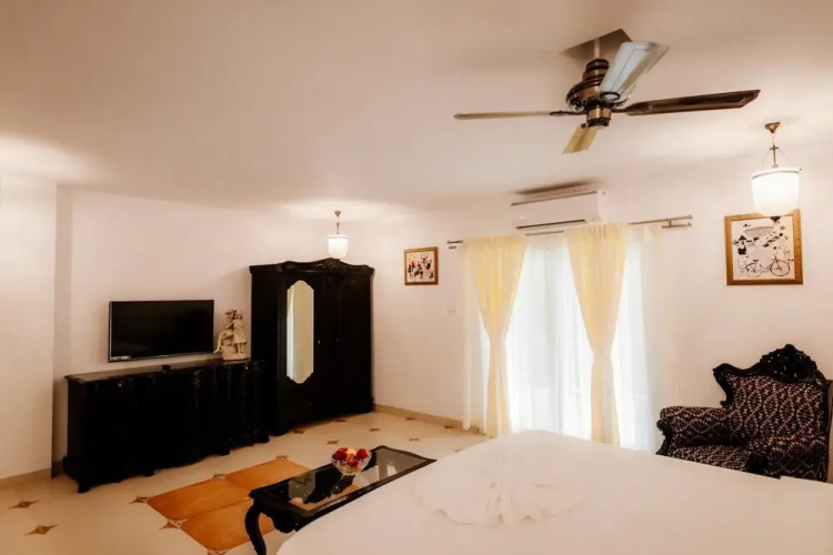 Lamour Beach Resort