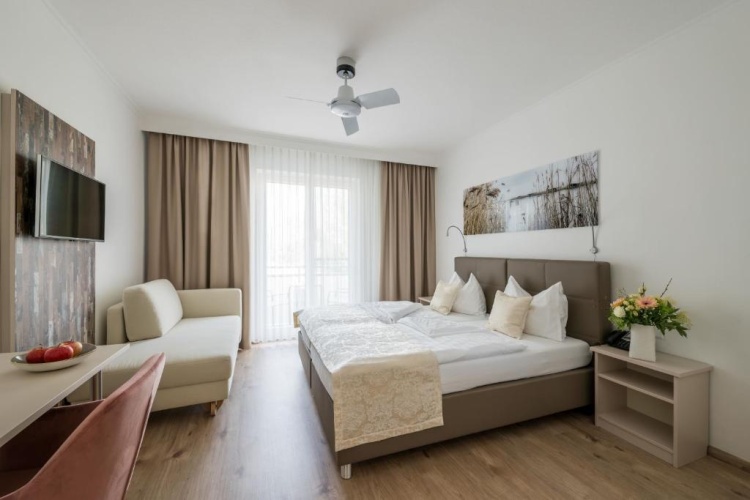 Standard Twin room with balcony