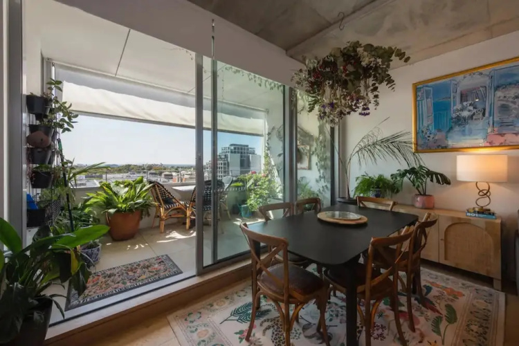 Brunswick Retreat! 5th Floor 1-bed Unit w Parking