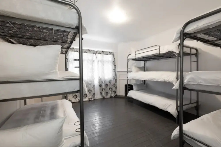 DS Backpackers Hostel
