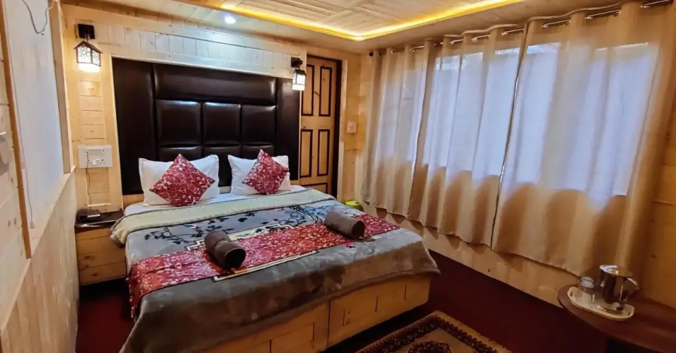 Hotel Alpine K2
