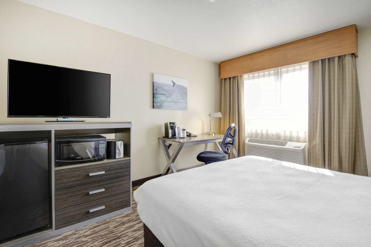 Best Western Plus Peppertree Airport Inn