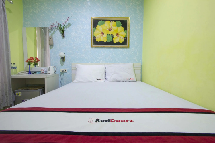 RedDoorz near Plaza Ambarukmo