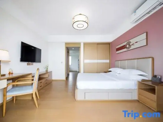 1 Bedroom Deluxe Double Suite with balcony and with lake view