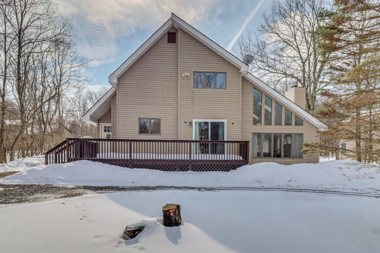 Cabin In Lakeside Community! Poconos Getaway - Lehighton, PA