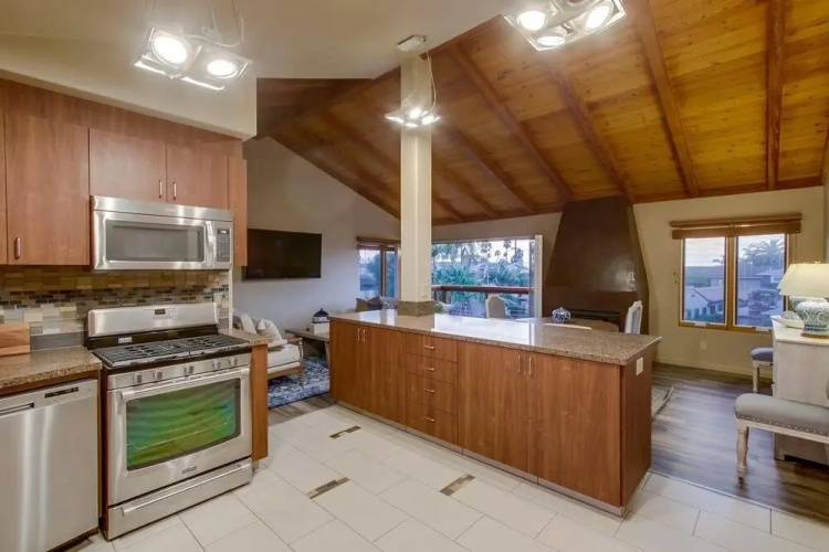 Windansea 2 condo