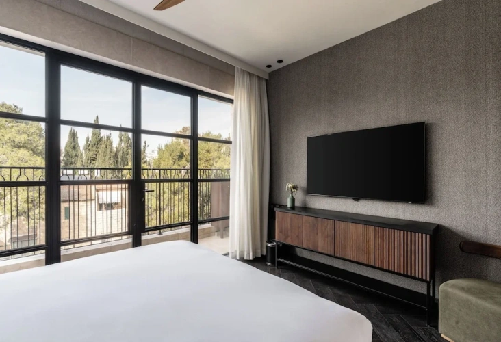 Grand Suite with balcony and with city view