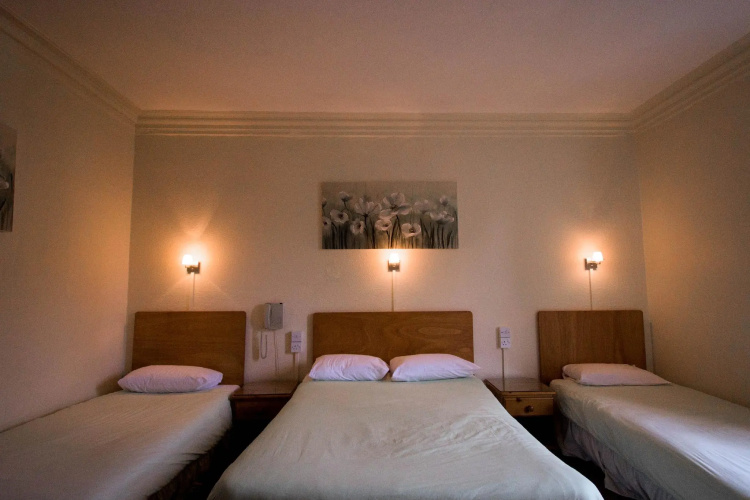 Pinegrove Hotel