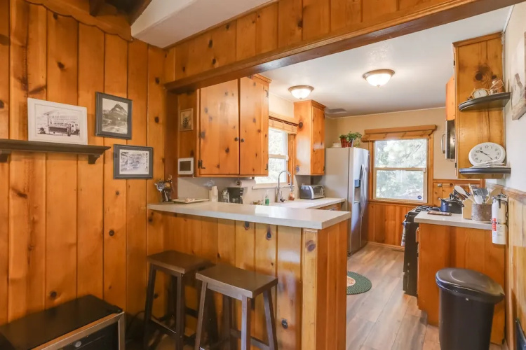 Crestline Cabin: Close to Lake Arrowhead & Skiing