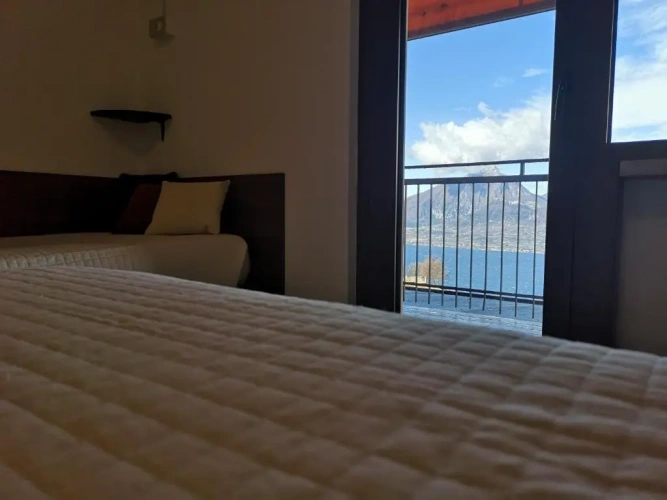 Standard Triple room with lake view