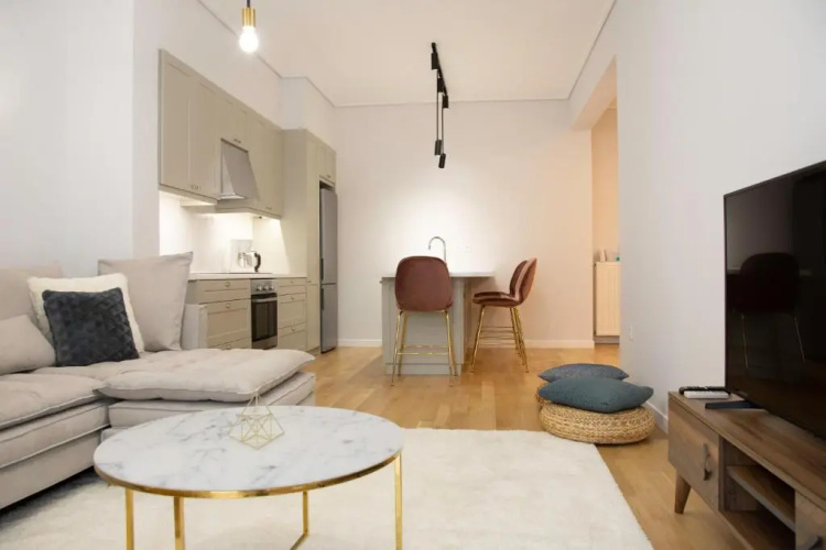 Classy Chic Design Apartment with Balcony At Acropolis