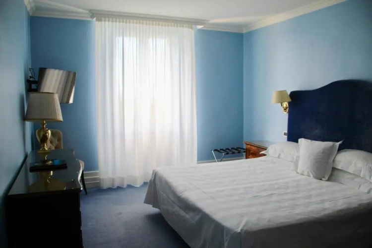 Hotel Riviera & Maximilians