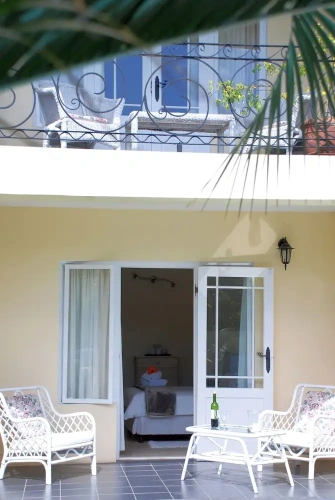 2 Bedrooms Family Suite with garden view