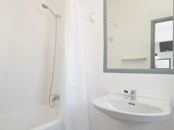 Standard Twin room with balcony and with sea view