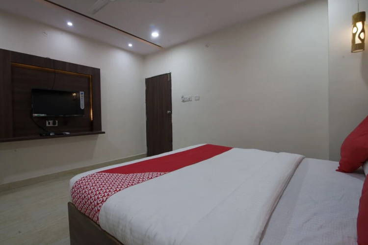 OYO 22907 Hotel Holiday