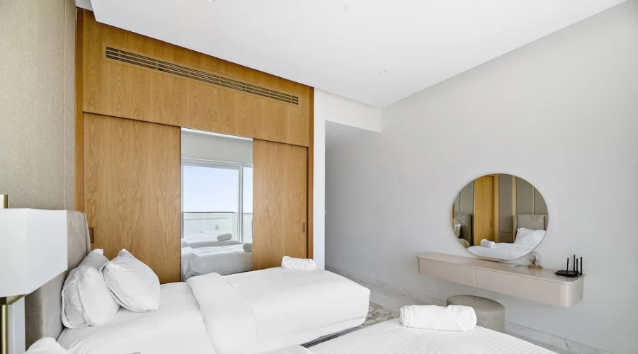 WelHome - Luxe Apt With Dazzling Views Steps From The Beach
