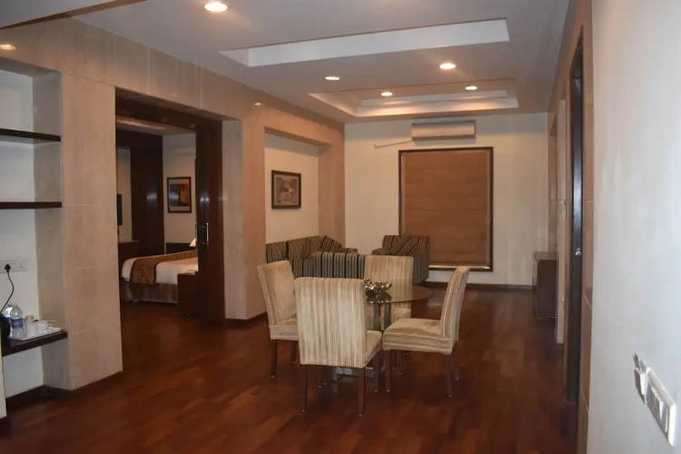 1 Bedroom Deluxe Double room with garden view