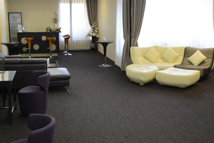 Avenue 64 Hotel