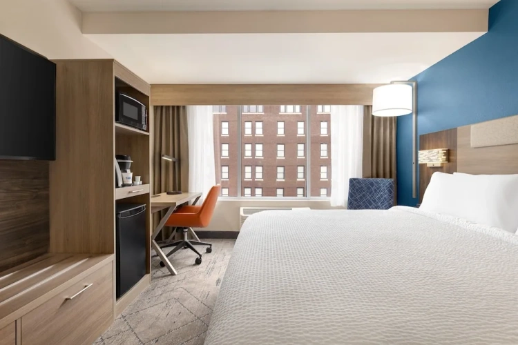 Standard Double room with city view
