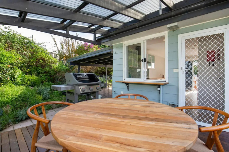 WindanSea Cottage - Pet Friendly - Ocean Glimpses