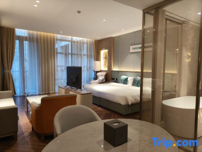 Deluxe Double Suite with garden view