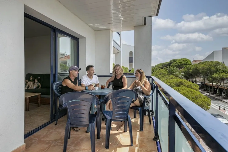 3 Bedrooms Family Apartment with balcony