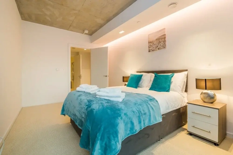 1 Bedroom Luxury Apartment with balcony and with city view