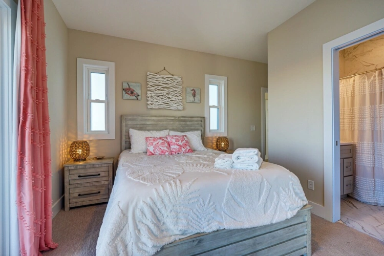 5 Bedrooms Apartment