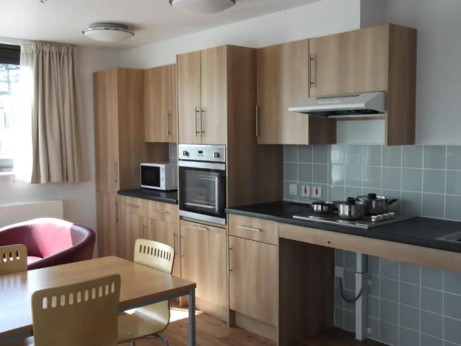 2 Bedrooms Apartment