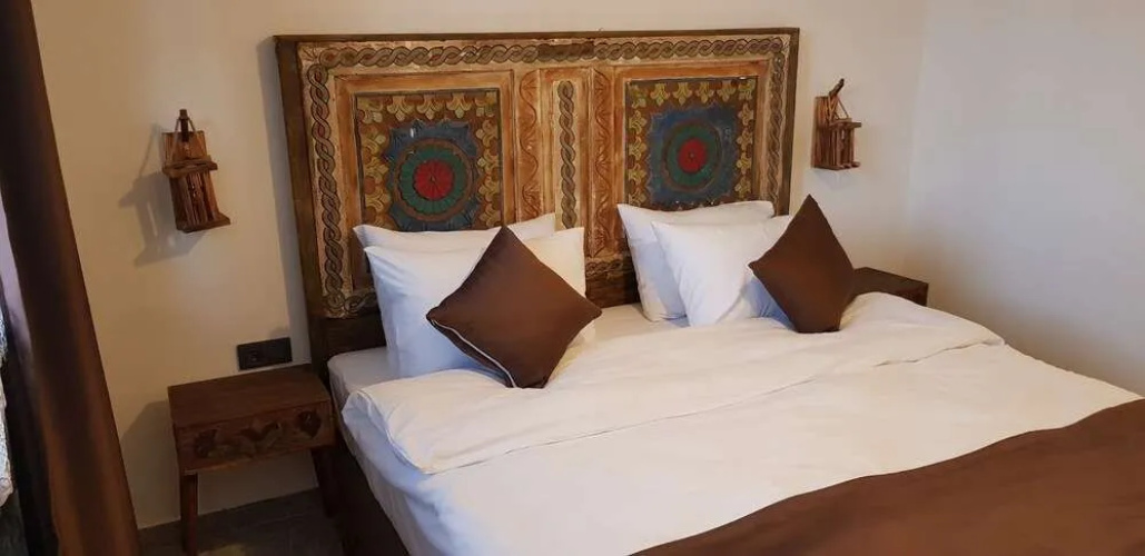 Chakra Vourla Hotel