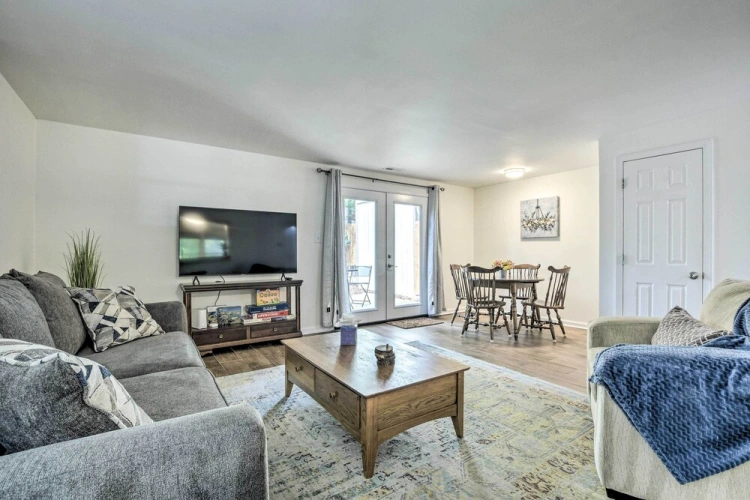 2 Bedrooms Apartment