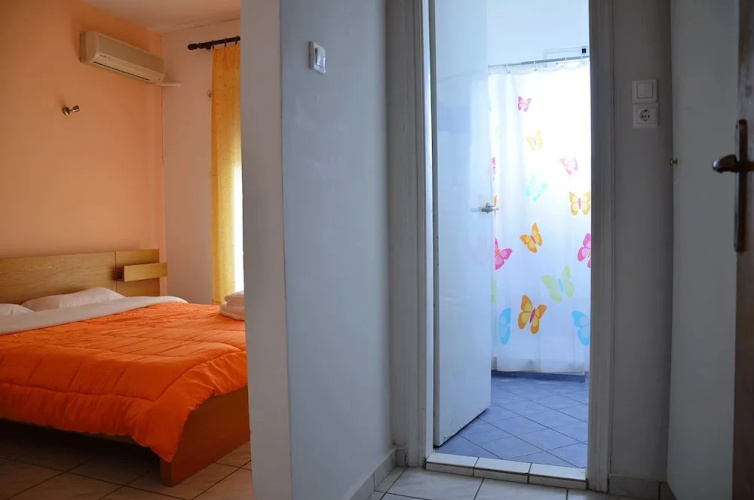 Saron Hotel