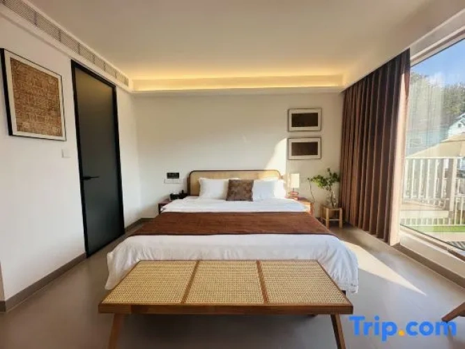 6 Bedrooms Villa