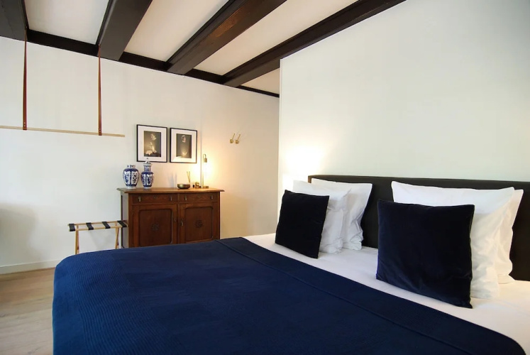 1637 Historic Canal View Suites
