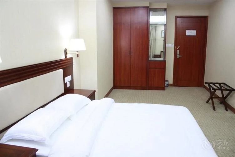 Yifeng Hotel