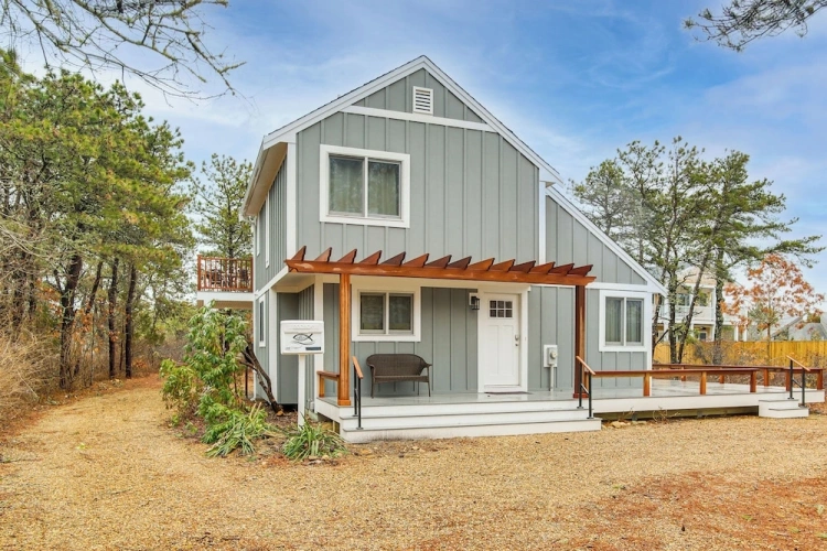 3 Bedrooms Cottage with balcony