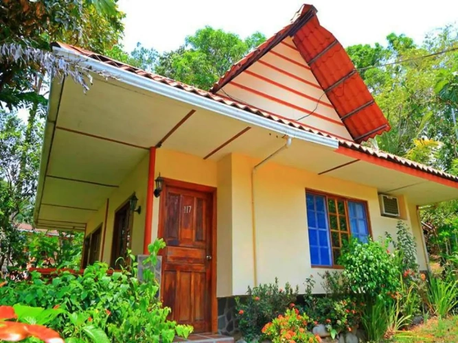 Bungalow with balcony and with view