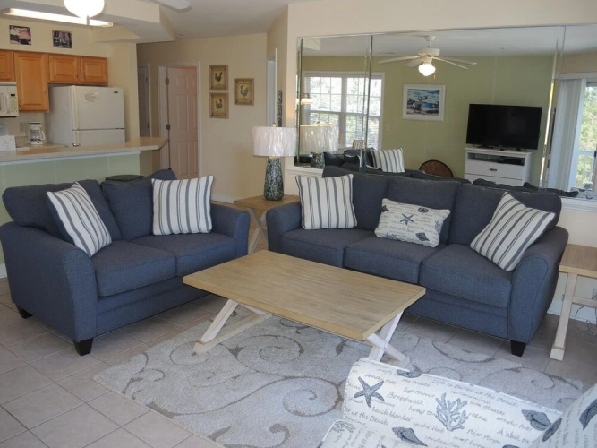 2109m 1 Bedroom Condo by RedAwning