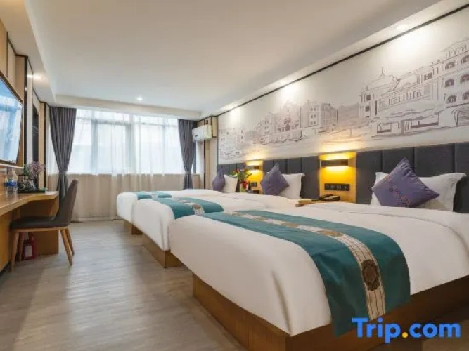 Deluxe Double room with city view