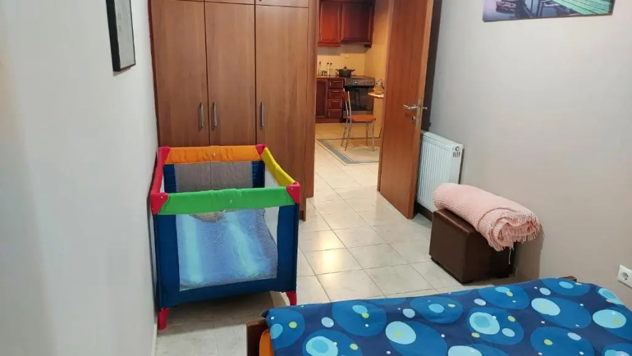 Airport Friendly House 1