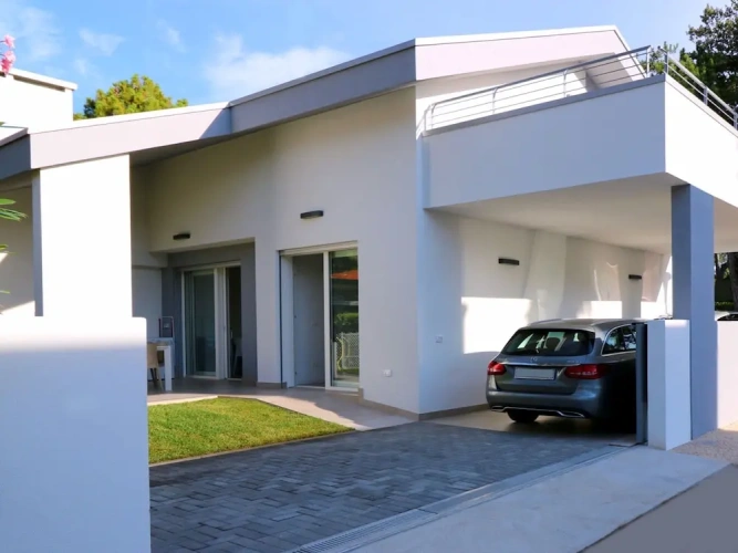 4 Bedrooms Villa with balcony and with garden view