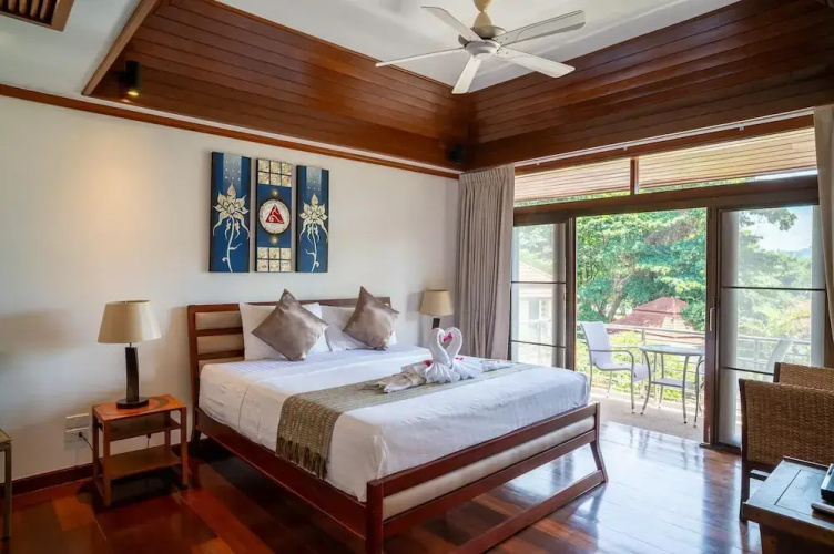 4BR Villa beach walking distance KBR44
