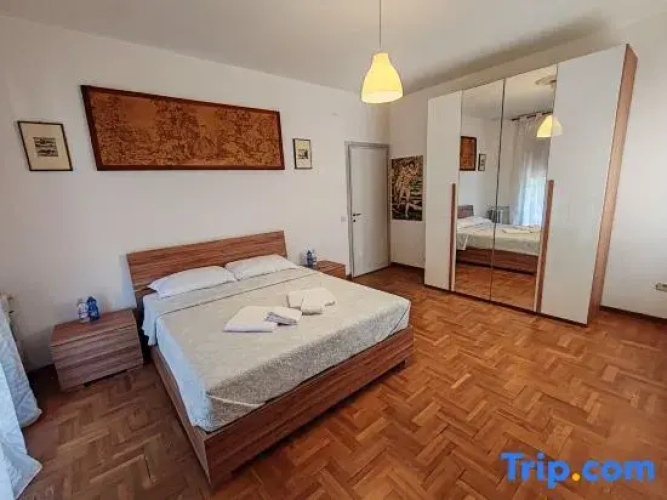 Tarak Palace Inn