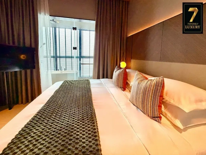Deluxe Suite with balcony