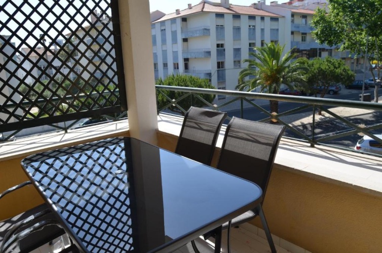 3 Bedrooms Apartment