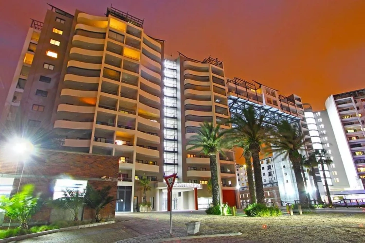 3 Bedrooms Apartment